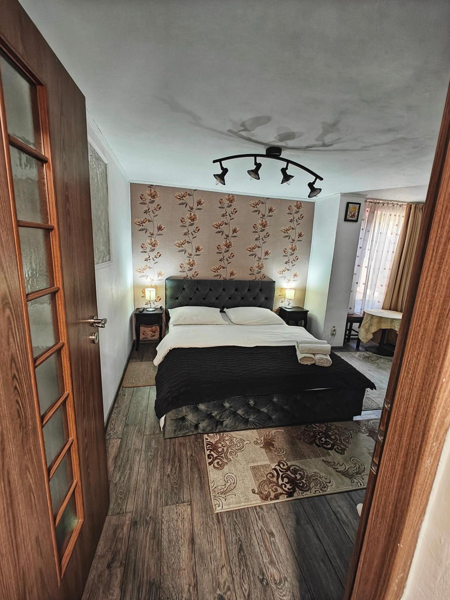 Casa Miclau Apartment Baile Herculane Bagian luar foto